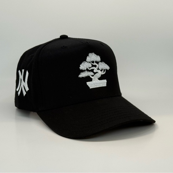 NY Yankees x Bonsai Tree Snapback Hat – Black with Japanese NYC Script - Picture 1 of 7